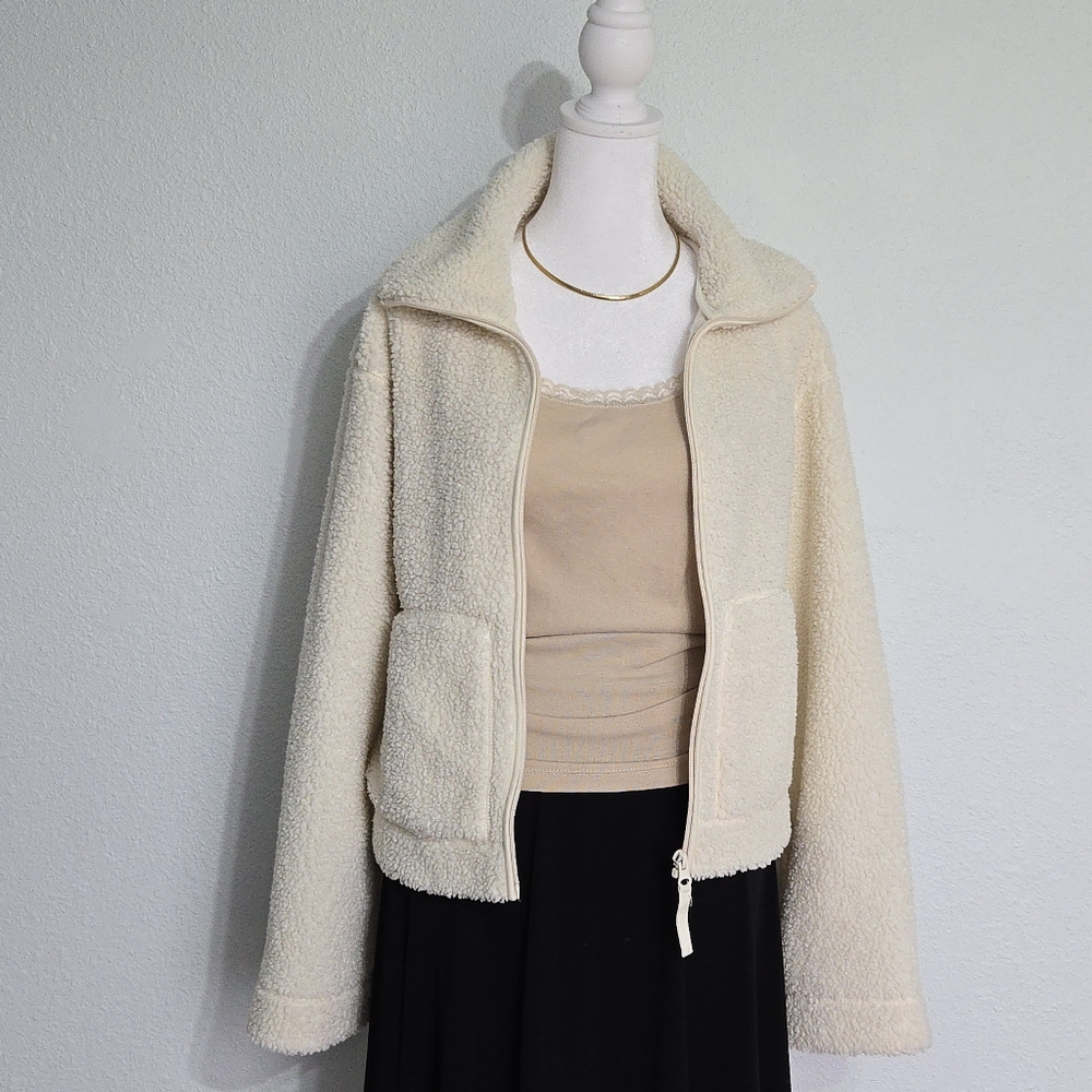 H&M Cream Fleece Jacket – Soft-Core Cozy Layering Piece Size Small